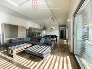 Nowoczesny dom 189 m² z tarasem i garażem w Pucniku