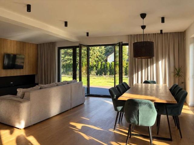 Nowoczesny dom 190 m² z tarasem i lasem polecam