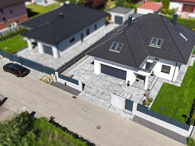 Do sprzedania nowoczesny dom 204 m² z kominkiem i 3 garderobami
