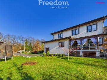 Nowoczesny dom 210 m² z dużą działką w spokojnej okolicy
