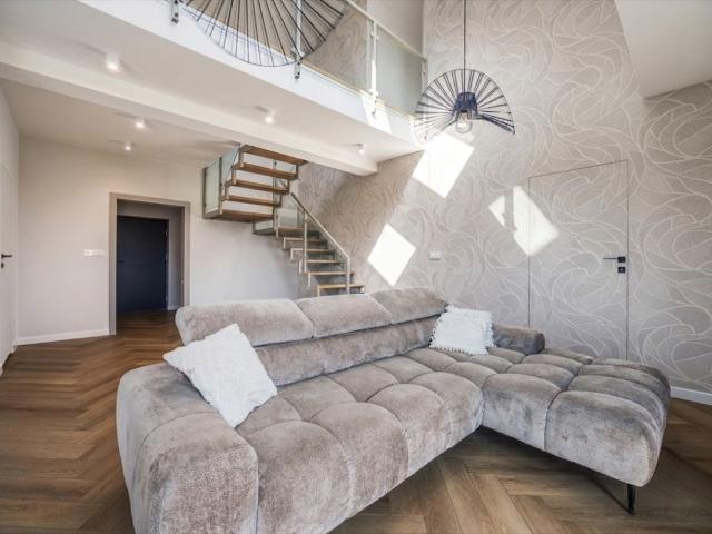 Nowoczesny dom 220 m² z antresolą i lasem polecam!