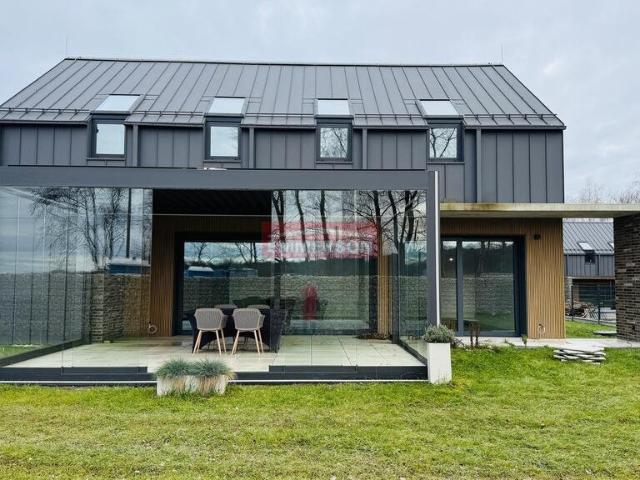 Sprzedam nowoczesny dom 221 m² z SMART HOME i dużą działką