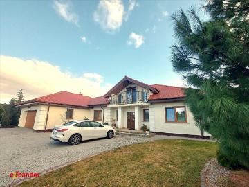 Nowoczesny dom 246 m² z dużą działką i garażem
