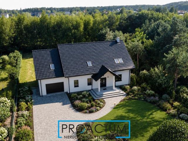 Nowoczesny dom 250 m² z dużą działką 1681 m²