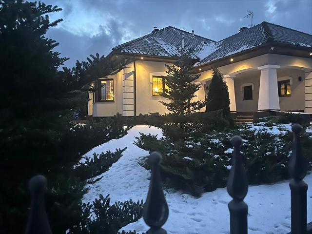 Nowoczesny dom 250 m² z kominkiem i garażem w Zieleniewie