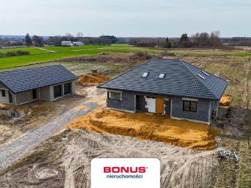 Nowoczesny dom 265 m² z kominkiem i ogrzewaniem podłogowym