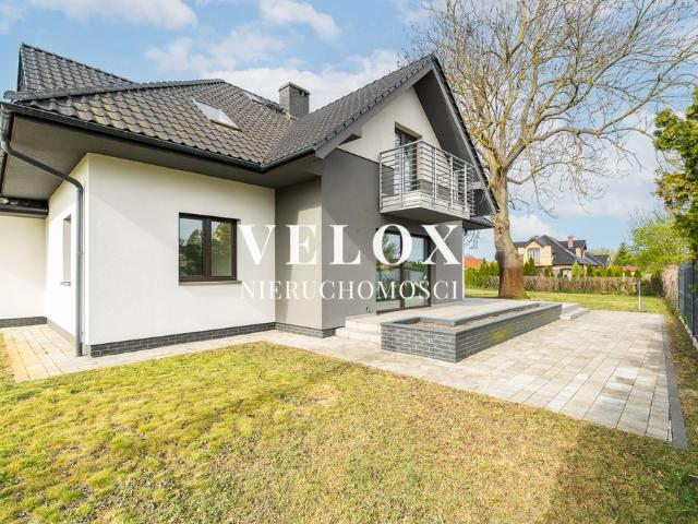 Polecam nowoczesny dom 270 m² z garażem i dużą działką