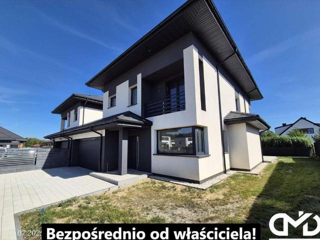 Nowoczesny dom 300 m² z garażem i dużym poddaszem