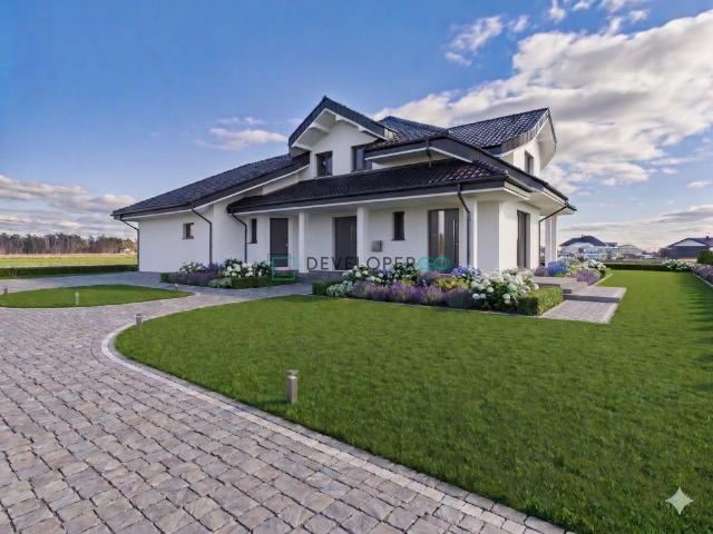 Nowoczesny dom 312 m² z dużą działką w Zawrocie Nowiny