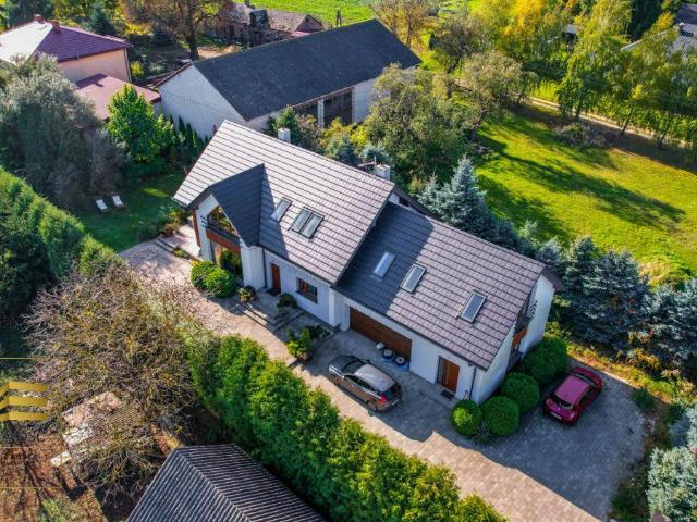 Nowoczesny dom 341 m² z garażem i salą kinową