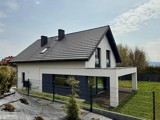 Na sprzedaż nowoczesny dom 144 m² z garażem i tarasem