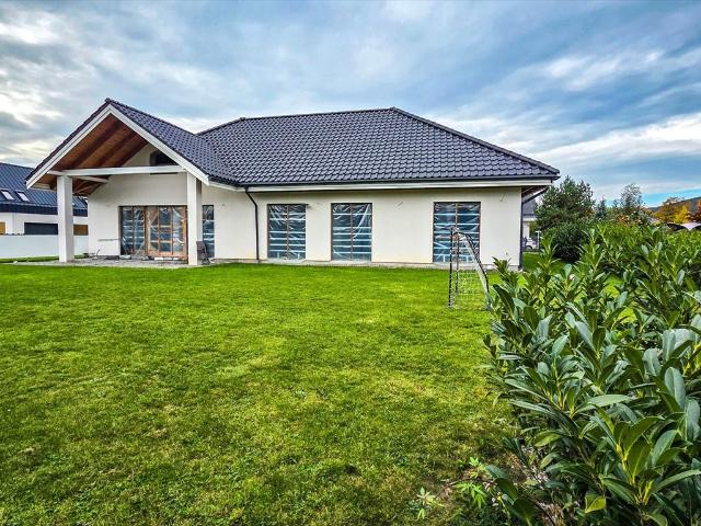 Nowoczesny dom w Bystrzycy Górnej 348 m2, garaż