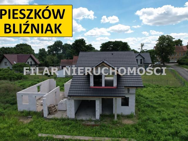 Nowoczesny dom w Pieszkowie z garażem i dużą działką