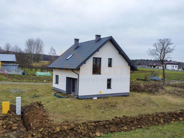 Do sprzedania nowoczesny dom 176 m² w Czarniej z ogrodem