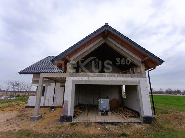 Nowoczesny dom w Świerznej z garażem i 151 m²