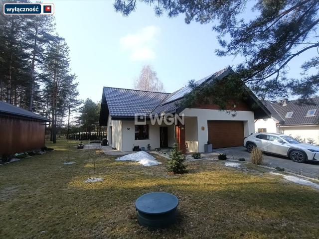 Nowoczesny dom z ogrodem, garażem i fotowoltaiką