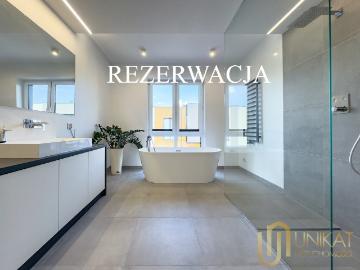 Nowoczesny dom z ogródkiem, fotowoltaiką i niskimi kosztami
