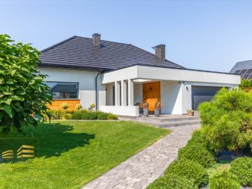 Nowoczesny dom z basenem i garażem, 165,5 m², Ludwin Kolonia