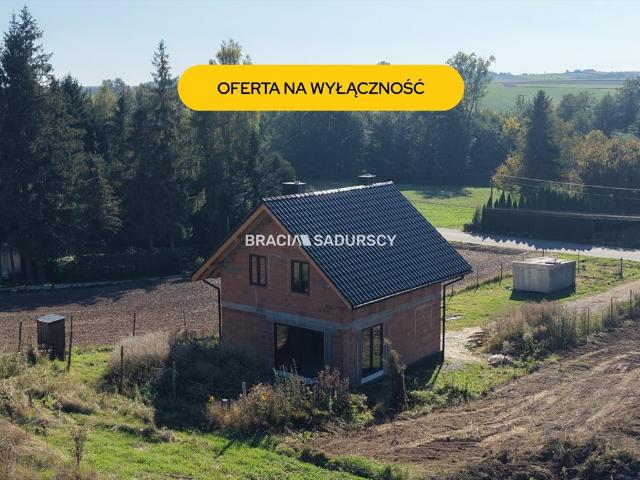 Nowoczesny dom z dużą działką w Wysocicach
