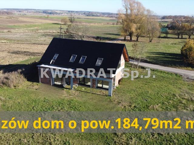 Nowoczesny dom z dużą działką i własną aranżacją
