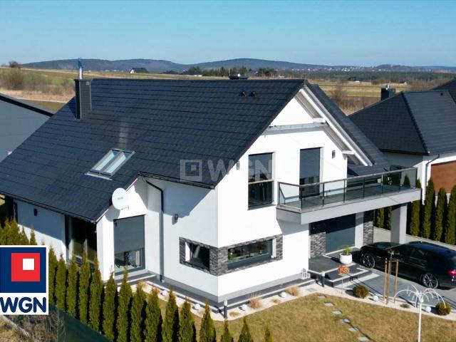 Na sprzedaż nowoczesny dom z halą i dużą działką 6600 m²