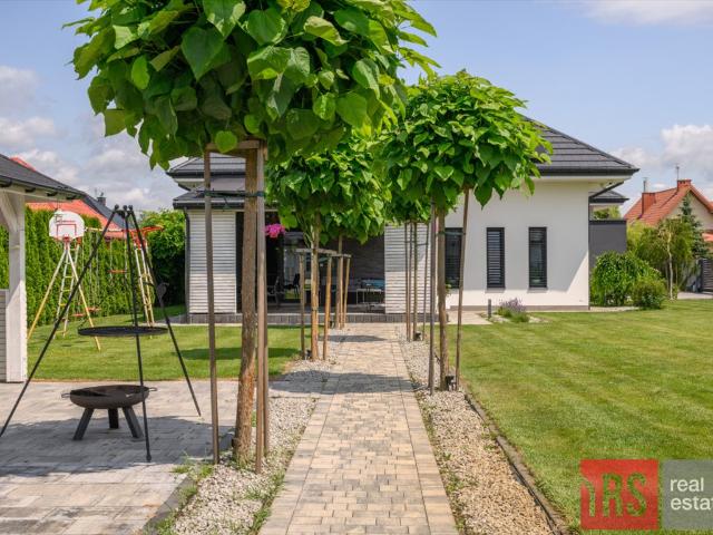 Nowoczesny dom z jacuzzi, PV 6kWp, 4 sypialnie polecam