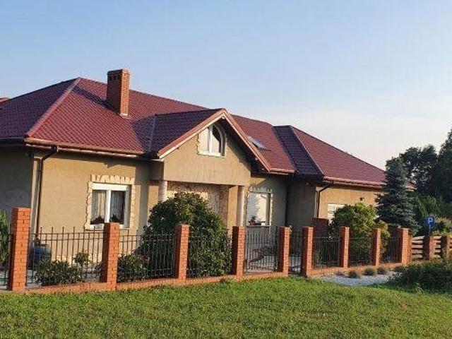 Nowoczesny dom z poddaszem i działalnością w Kaliszu