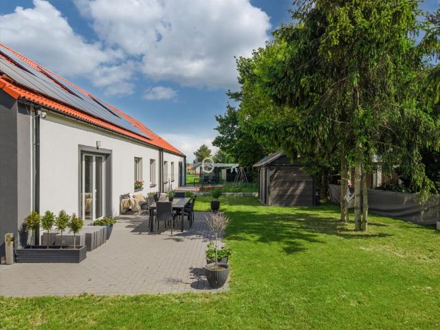 Nowoczesny dom bliźniaczy 150 m², 900 m² działki