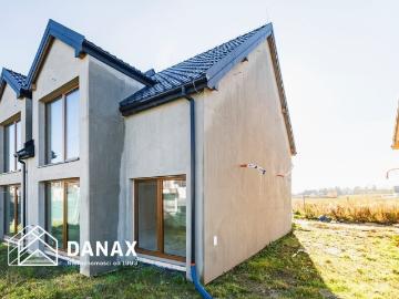 Nowoczesny dom bliźniaczy 160 m2 z dużymi przeszkleniami