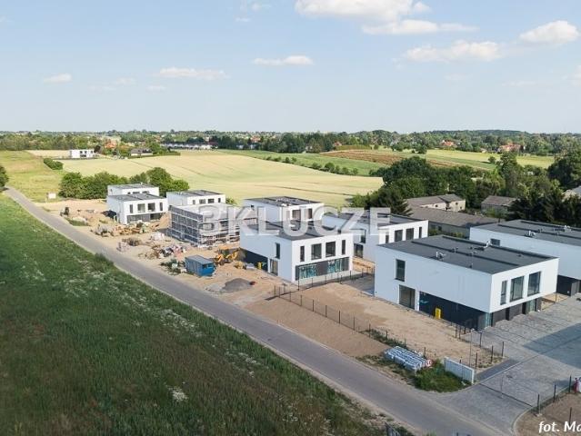 Nowoczesny dom bliźniaczy 175 m² z ogródkiem w Marysinie polecam