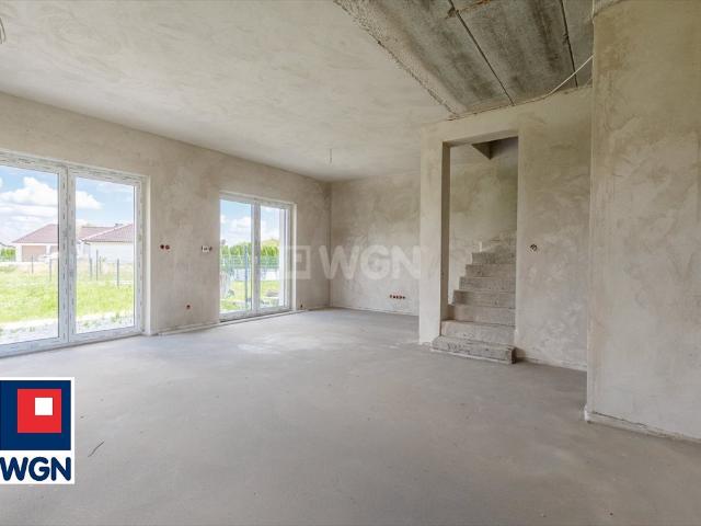 Nowoczesny dom bliźniaczy 103 m2 z tarasem i ogrodem