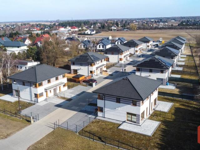 Nowoczesny dom bliźniaczy 111,54 m² w Szczepankowie polecam