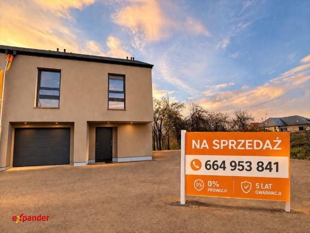 Nowoczesny bliźniak 138 m² z garażem i ogrodem