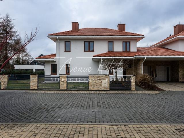Nowoczesny bliźniak 218 m² w Konstancinie