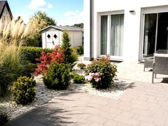 Nowoczesny dom bliźniaczy 87 m² z ogrodem i parkingiem