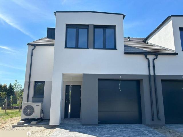 Nowoczesny dom bliźniak 127m² z garażem i tarasem