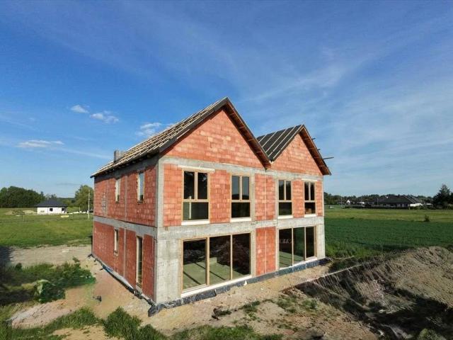 Nowoczesny bliźniak 138 m² z ogrodem i garażem