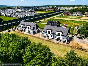 Nowoczesny dom bliźniak 154m2 z balkonem i tarasem