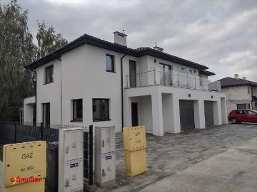 Nowoczesny dom bliźniak 162 m2 z garażem i dużą działką