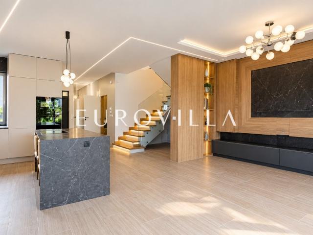 Nowoczesny dom bliźniak 165 m² z garażem i ogrodem