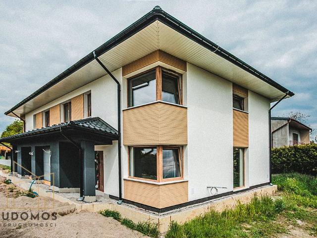Nowoczesny bliźniak 167,5 m² z garażem i dużym strychem