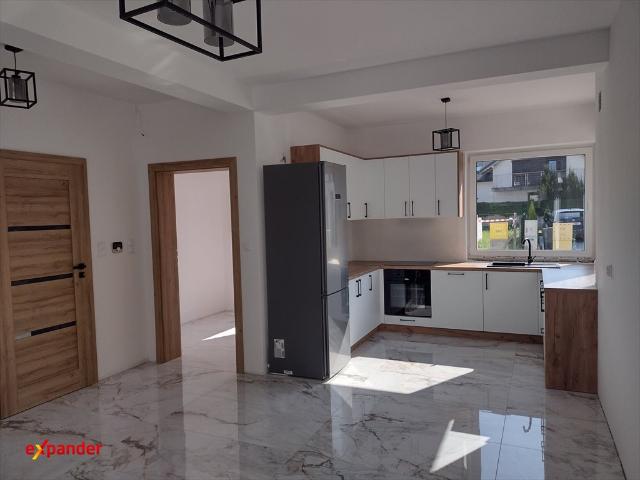 Do sprzedania nowoczesny dom bliźniak 160 m² z ogrodem i garażem