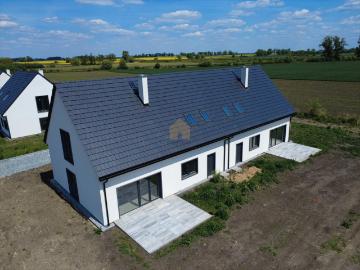 Nowoczesny dom bliźniak z ogrodem i garażem w Wilkowicach