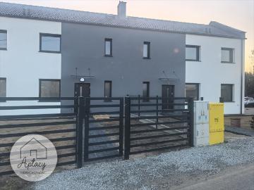 Nowoczesny dom bliźniak z ogrzewaniem podłogowym i tarasem