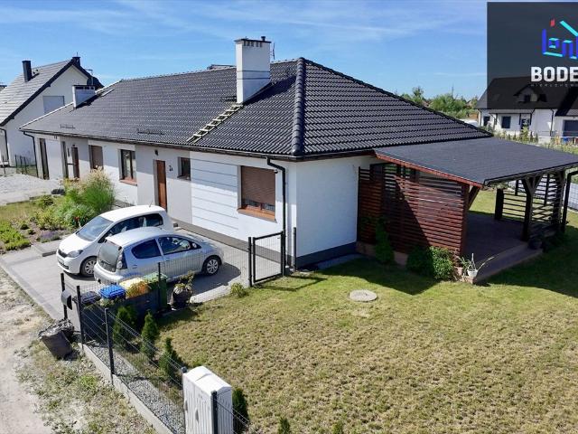 Nowoczesny dom bliźniak z tarasem i ogrodem w Krzyków