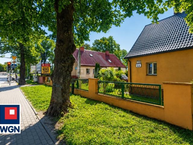Nowoczesny dom bliźniak z własnym ogrodem i niskimi kosztami