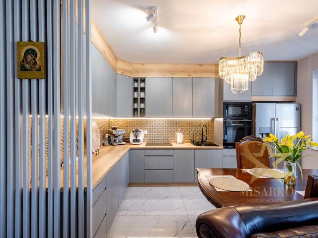 Nowoczesny dom glamour 126 m² z garażem i tarasem