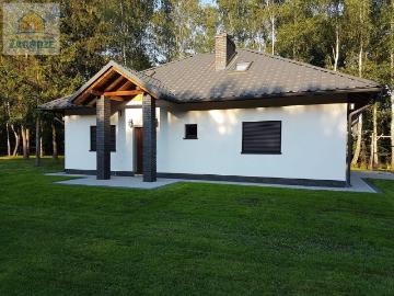 Nowoczesny dom na dużej, zielonej działce w Krzepinie