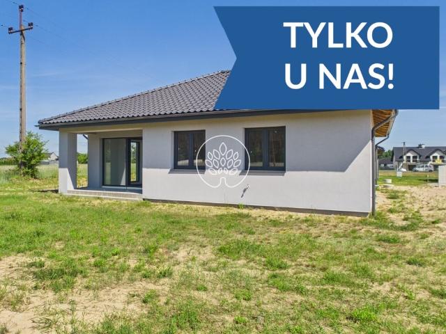 Nowoczesny dom parterowy z tarasem i widokiem na naturę