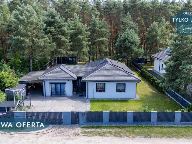 Nowoczesny dom parterowy z instalacją fotowoltaiczną
